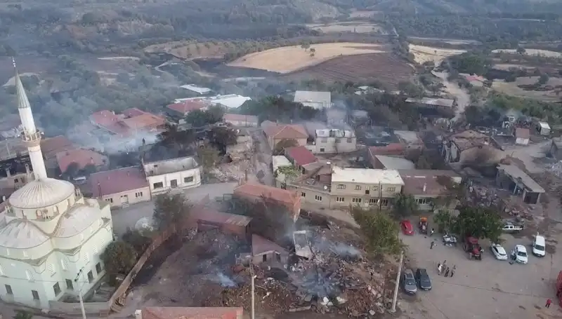 Çanakkale'de Korkutan Orman Yangını: Yangın Alanları Havadan Görüntülendi