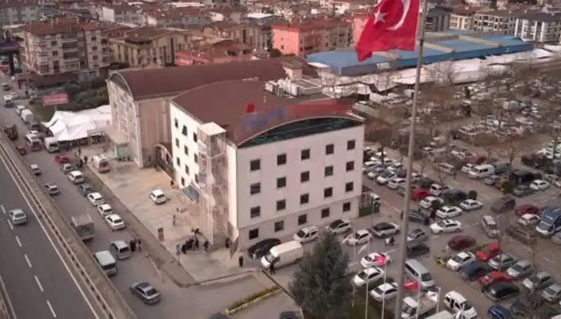 Özel Hastaneye Deprem Mühürü: Perde Betonlarının Kesiği Neden Tartışma Yarattı?