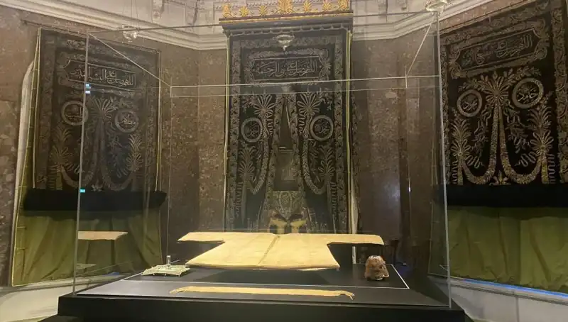 Hırka-i Şerif Ziyarete Açılıyor: Tarihi Eşya Tekrar Gün Yüzüne Çıkıyor