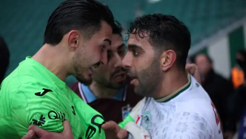 Konyaspor-Trabzonspor Maçında Şok Anlar: Futbolcular Arasında Büyüyen Gerilim!