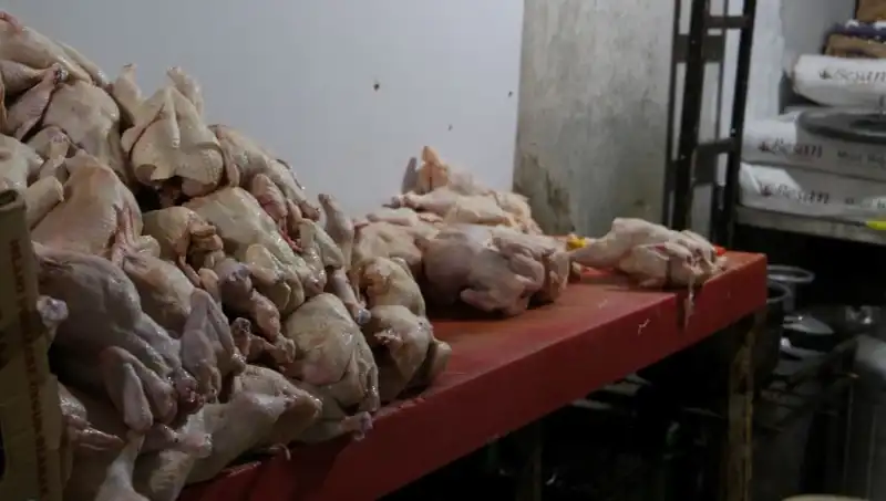 Döner İmalathanesinde Şok Eden Görüntüler: Sağlığınızı Tehdit Eden Gerçekler