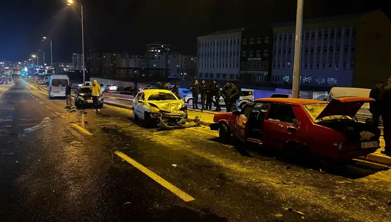 Kayseri'de Feci Kaza: 11 Araç Birbirine Girdi, Can Kaybı Yok!