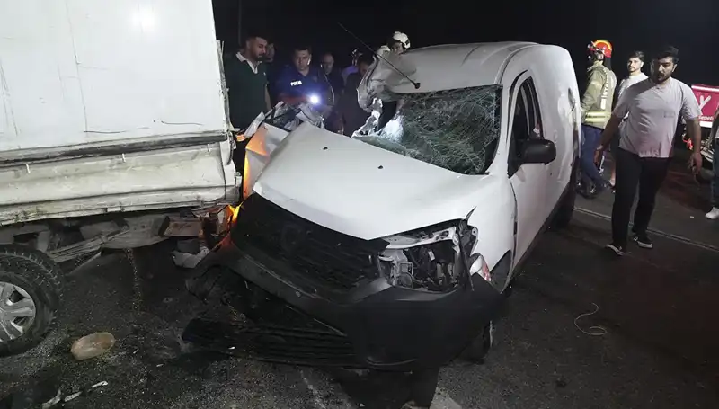 İstanbul’da Feci Kaza: 3 Kişi Yaralandı, Olay Anı Kamerada!
