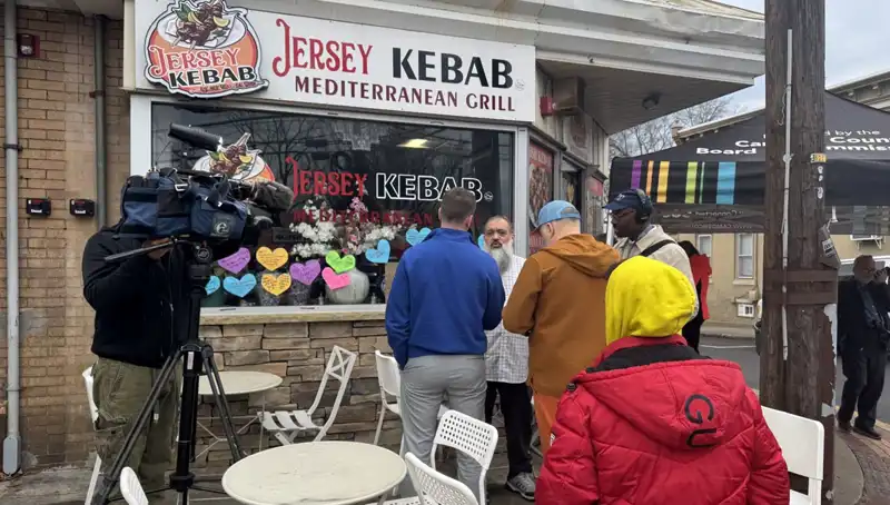 Türk Aile Trumpzede Oldu! Yeşil Kart Beklerken Gözaltına Alındılar