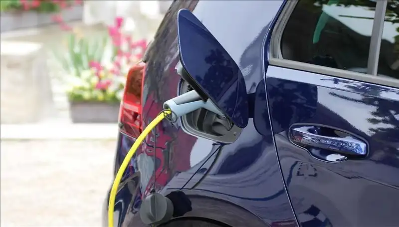 Tesla’nın Rekorunu Kıran Yenilik: Yeni Elektrikli Araç 1500 Km Menzil Sunuyor!
