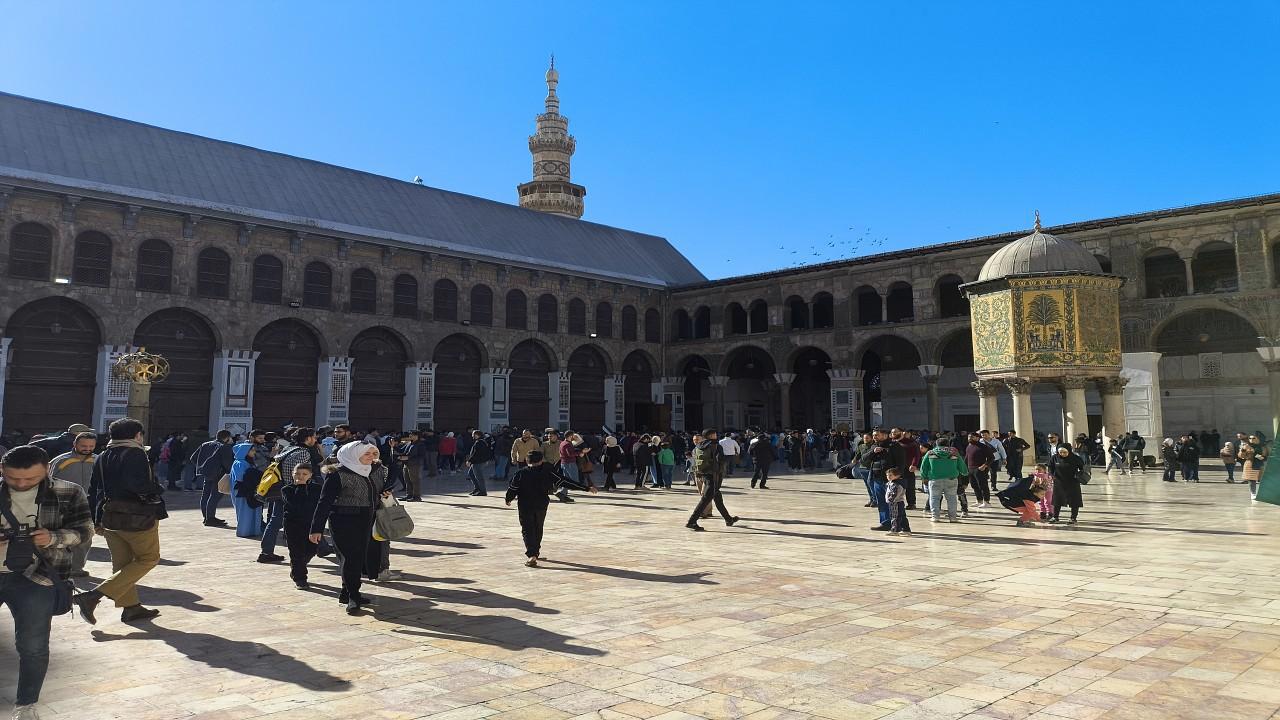 Emevi Camii İmamı: Erdoğan'ın İyilik Eli Hepimizin Gözünde