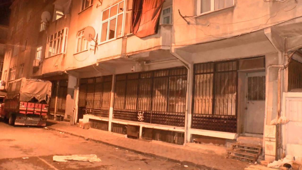 Esenler'de Kolonları Çatlayan Bina Tahliye Edildi