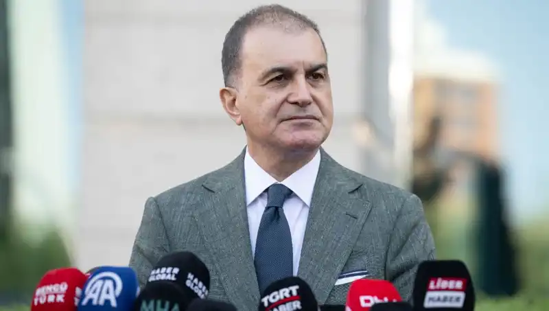 Ömer Çelik'ten Özel'e Sert Yanıt: Demokratik Alanı Tehdit Eden Sözler Yok Hükmündedir