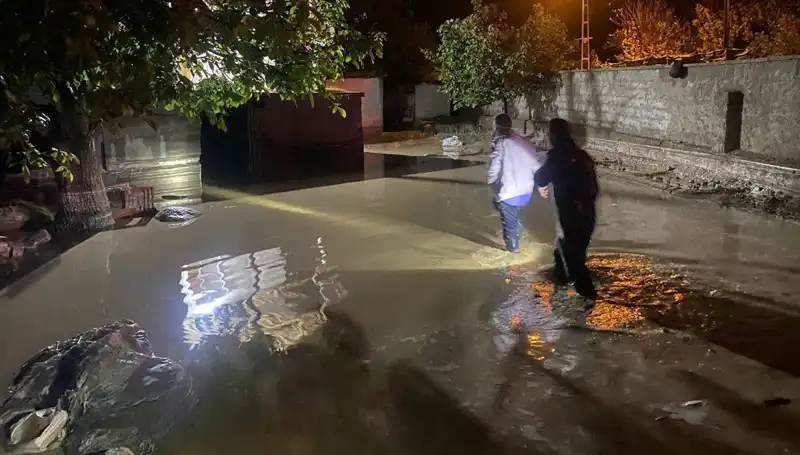 20 Dakikalık Yağış Şehri Sel Felaketiyle Yüzleştirdi