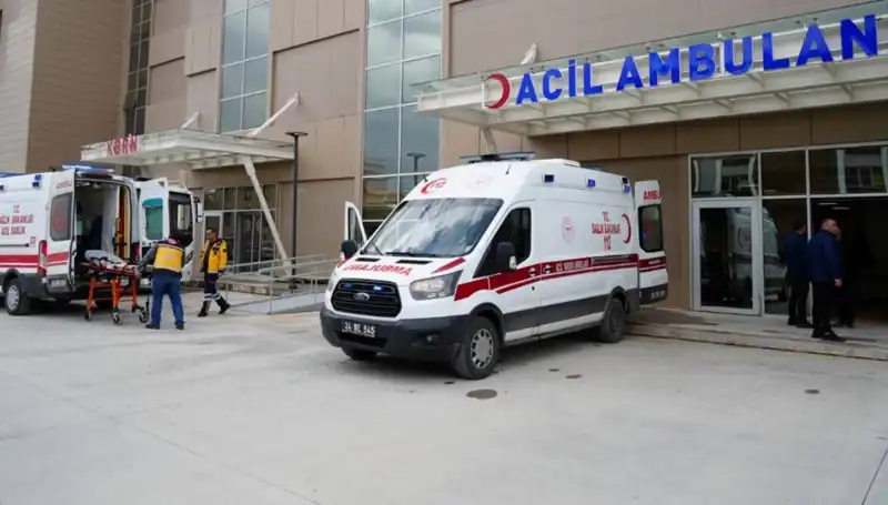 Erzincan'da Feci Kaza: Bir Can Aldı, Üç Kişi Yaralandı!
