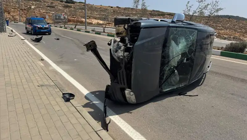 Kilis'te Ticari Araç Devrildi: 4 Kişi Yaralandı, Detaylar Ortaya Çıktı