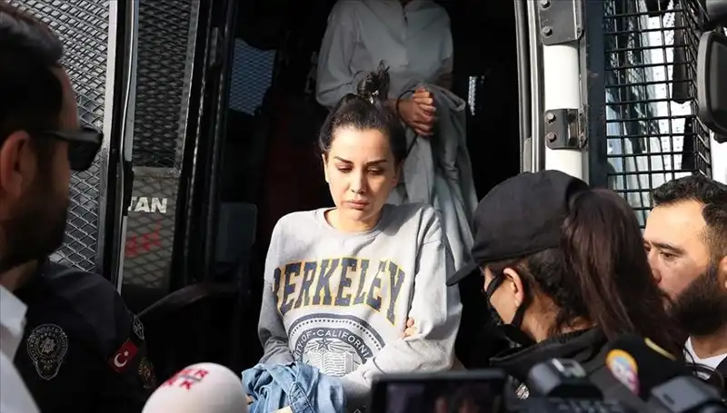 Dilan Polat'ın Instagram Hesabı Neden Kapatıldı? Tüm Detaylar Burada!