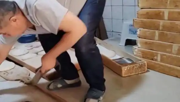 Pide Tezgahında Terlik İle Basılan Fırına Rekor Ceza: 105 Bin TL