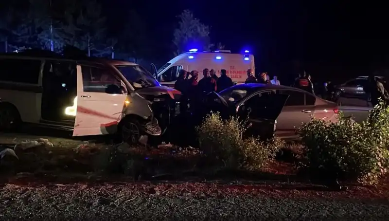 Ters Yön Faciası: Kafa Kafaya Çarpışma Sonucu Can Kayıpları Var!