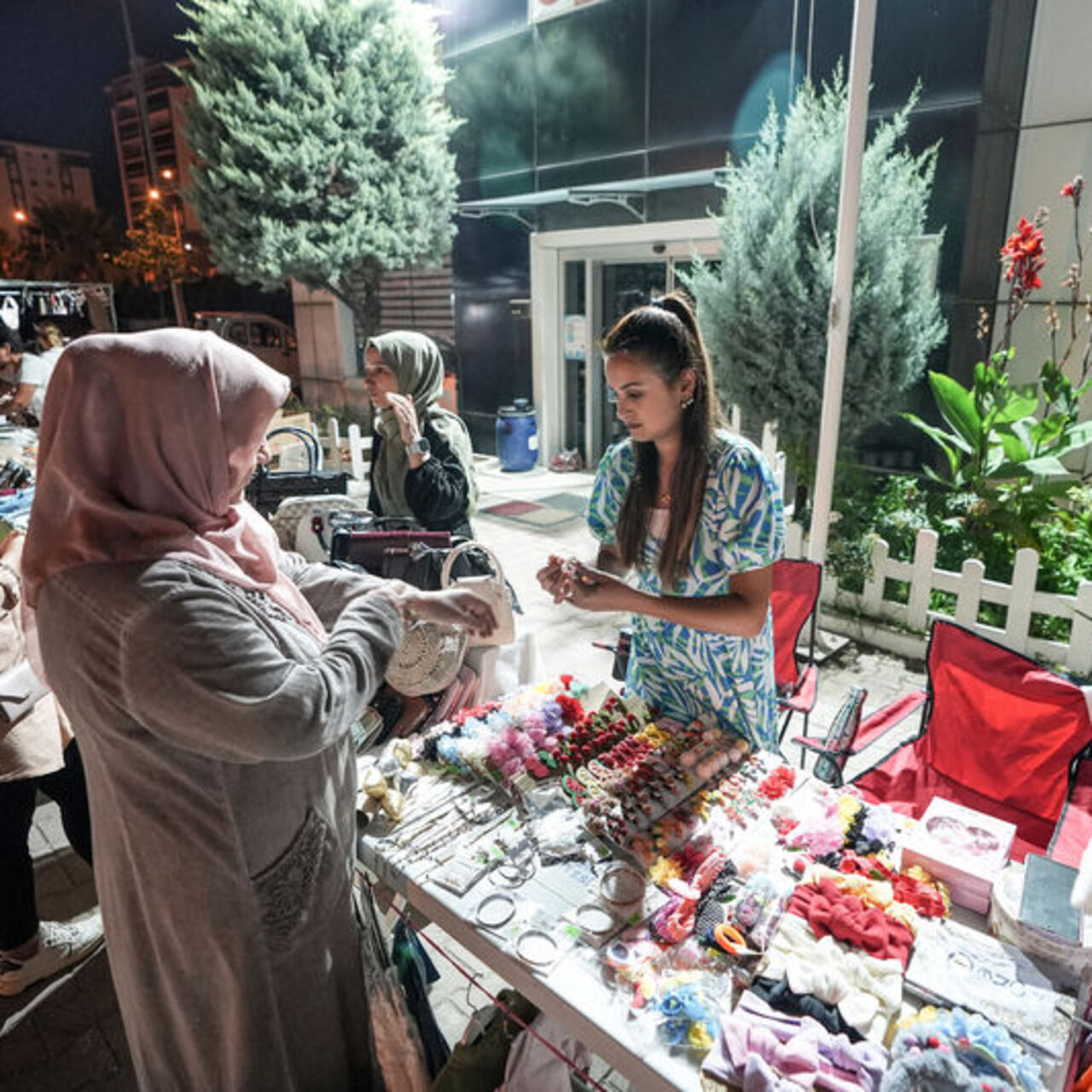 Kadın Muhtarın Öncülüğünde İhtiyaç Sahiplerine Yardım Kampanyası