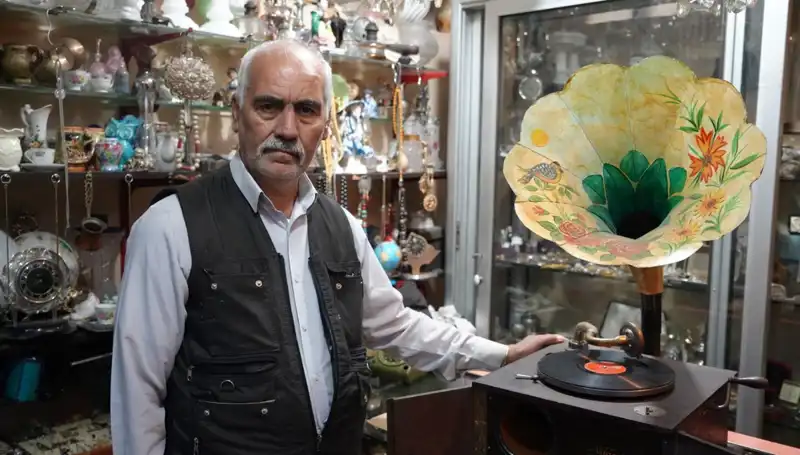 44 Yıldır Antikacılık Yapan Usta, Asırlık Gramofonlarıyla Geçmişten Günümüze Sesleniyor