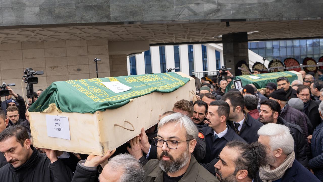Bolu'daki faciada hayatını kaybedenler için cenaze töreni düzenlendi.
