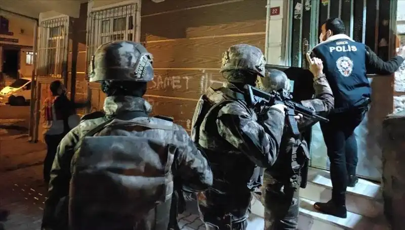 Türkiye'de 8 İlde Bahis ve Kara Para Operasyonu: 500 Milyon Liralık Varlık El Konuldu!